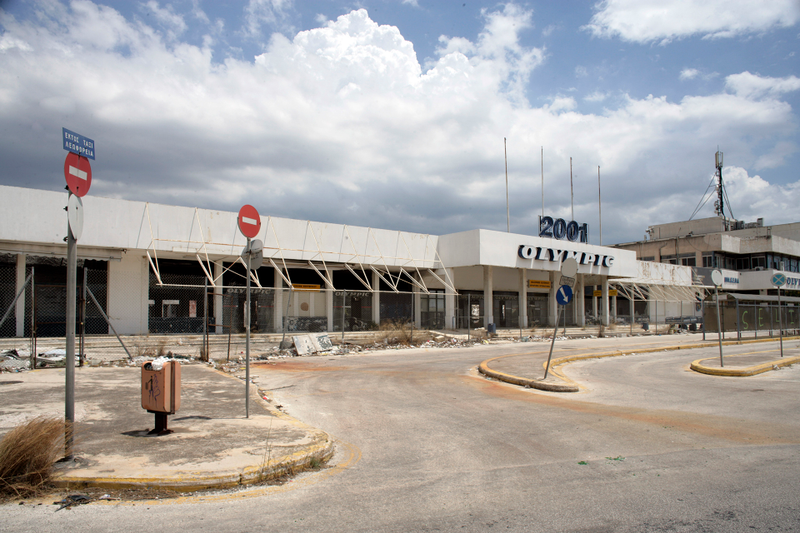 Illustration for article titled Athens' Abandoned International Airport Is Incredibly Creepy